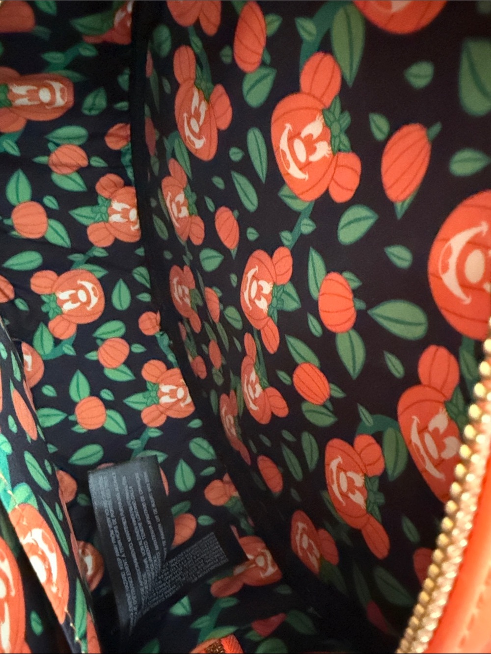 Loungefly glow in the dark Minnie Pumpkin backpack - Picture 4 of 4